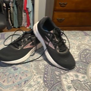 They're brooks excellent shoes,they have a lot of life left in them